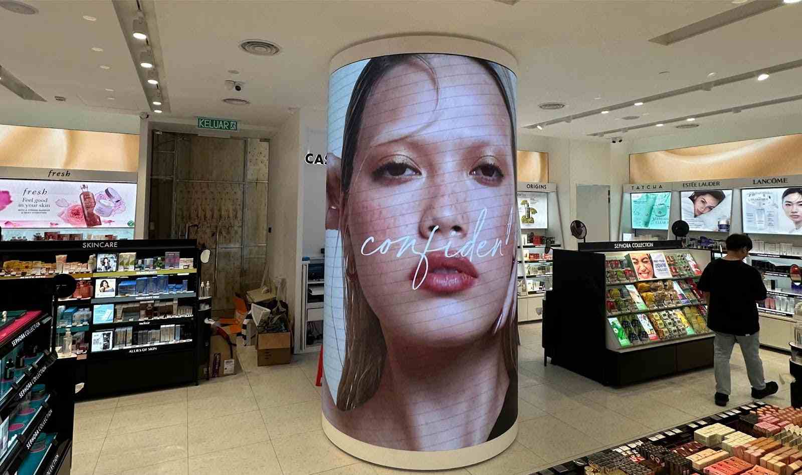 Curved LED screen in a makeup shop